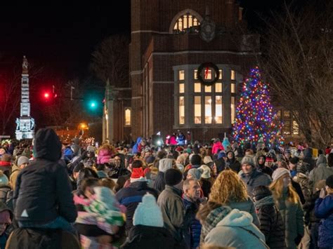 Tens Of Thousands Enjoy Nashua's Holiday Stroll | Nashua, NH Patch