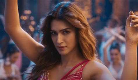 Kriti Sanon Hot Stills Thumkeshwari Song From Bhediya Just For