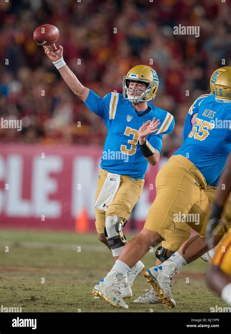 Los Angeles Ca Usa 18th Nov 2017 Ucla Bruins Quarterback 3 Josh Rosen Gets Ready To Throw