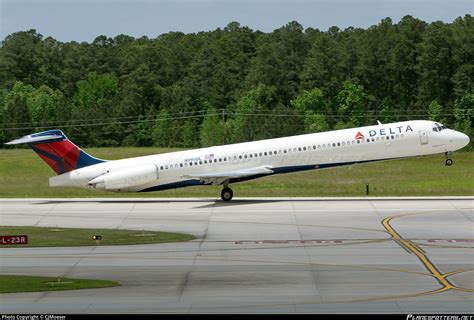 N Dl Delta Air Lines Mcdonnell Douglas Md Photo By Cjmoeser Id