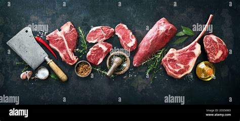 Variedad De Carnes Crudas De Carne De Res Para Asar Con Condimentos Y