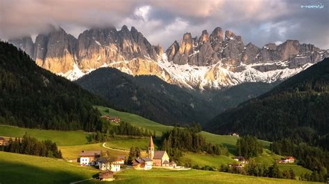 Lasy G Ry Domy Wie W Ochy Santa Maddalena Drzewa Chmury Dolina