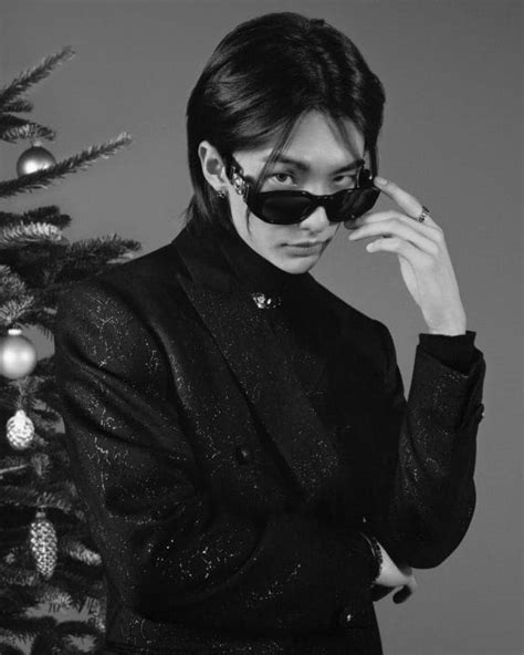 Hyunjin Wants You To Have A Very Versace Holiday Men S Folio