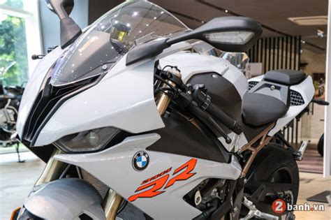 Cận cảnh BMW S1000RR 2020 màu bạc Hockenheim Silver Metallic với giá