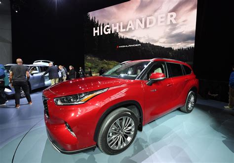 Toyota recalls 751,000 Highlander vehicles for risk of parts falling ...