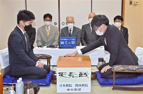 白番・伊田が初手で天元 天元戦第1局：中日新聞web