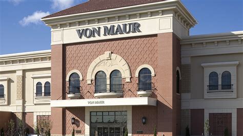 von maur continues  grow