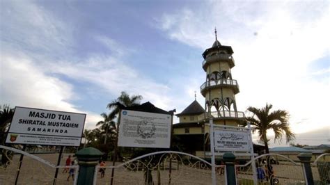 Wisata Religi Ke Masjid Shiratal Mustaqiem Samarinda Di Dalamnya Ada Alquran Berusia 400 Tahun