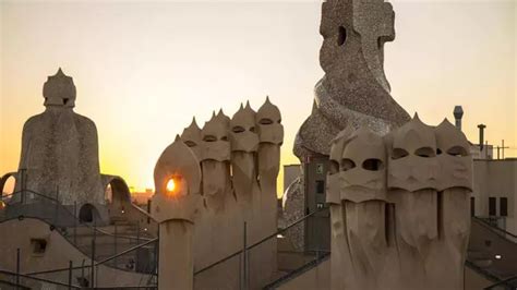 Casas de Gaudí Casa Batlló e Casa Milà passeio a pé Barcelona Hurb