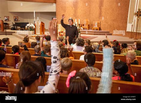 En la coronación de María en una Laguna Niguel CA la iglesia católica