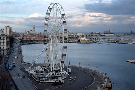 Bari La Ruota Panoramica Svetta Sul Lungomare 1 Di 1 Bari