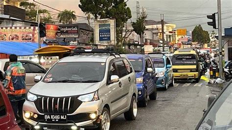 Hari Kelima Lebaran Volume Kendaraan Meningkat Di Simpang Padang Lua