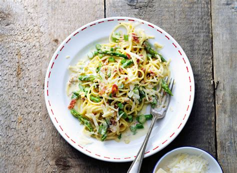 Spaghetti Carbonara Met Groene Asperges Recept Allerhande Albert Heijn