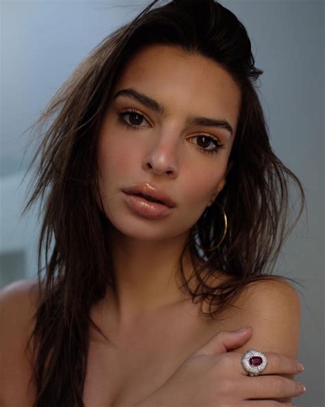 EMILY RATAJKOWSKI – Instagram Pictures 12/19/2018 – HawtCelebs