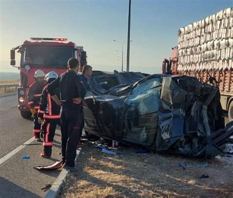 Son dakika haberi Malatya da hafif ticari araç ile kamyonun çarpıştığı