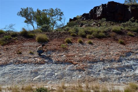 25 Billion Year Old Rocks Reveal Volcanic Eruptions Spurred First