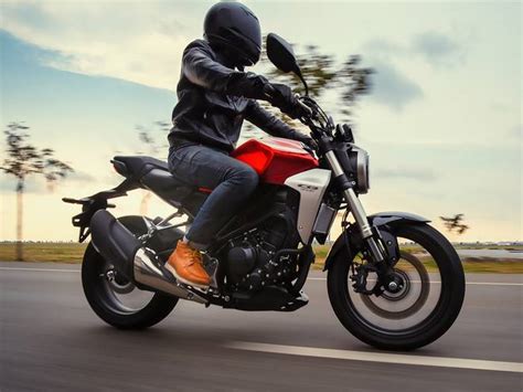 4-Stroke Semi-Synthetic Motor Oil R4000 RS 10W‑40 | IPONE