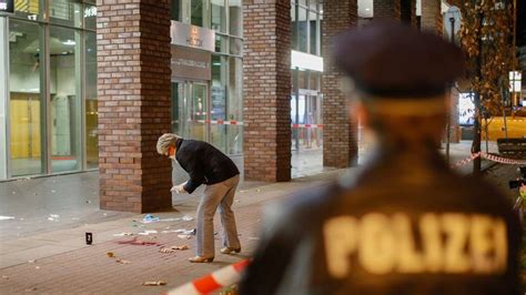 Hamburg Frau ersticht jungen Mann auf offener Straße