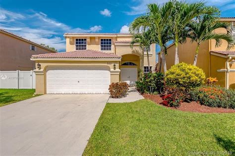 322 NW 158th Ln Pembroke Pines FL 33028 Realtor