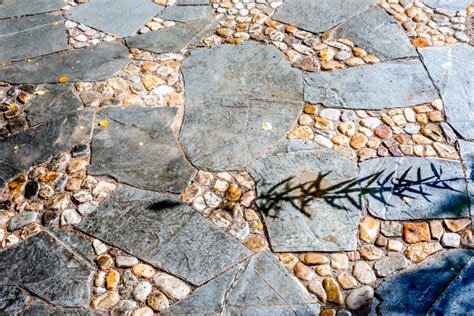 Rundle Stone River Rock Patio Pathway Romantique Calgary Par