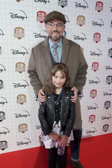 Disney realizó la premier de su nueva serie con Carlos Vives, 'El Club