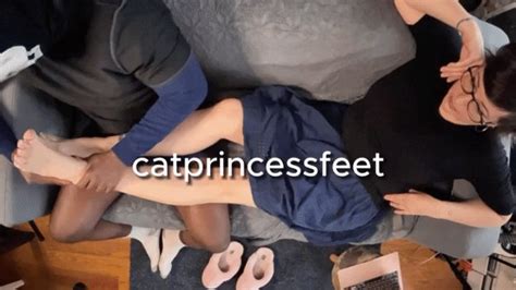 Hot Curvy Tattooed Long Leg Hungarian Milf Foot Massage Before Marathon Size French