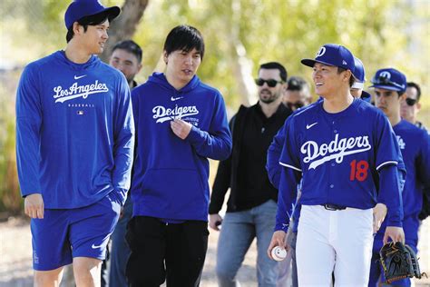 まるで大谷翔平コーチだブルペンで山本由伸を見守る2ショットにファンも興奮「10億ドルの価値がある写真だ」【ドジャース】：中日スポーツ・東京