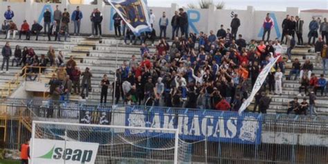 Agrigento Sassaiola Tra Tifosi Nel Derby Con Il Favara Feriti Due