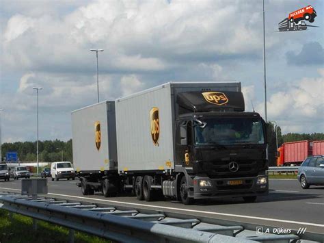 Foto Mercedes Benz Actros MP3 Van UPS Special Transport Services B V