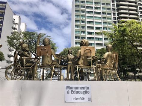 Monumento Que Homenageia Educa O Alerta Para Ndices De Evas O Escolar