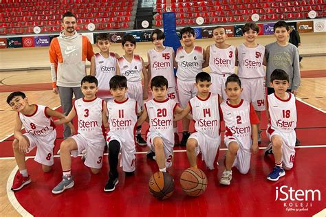 Okullar arası basketbol müsabakalarında İstem Koleji Minik A Takımı