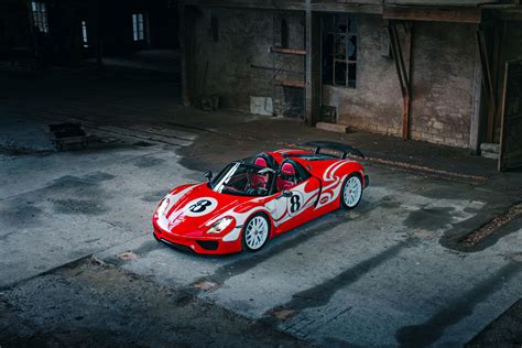 Porsche 918 Spyder psychédélique mise aux enchères par RM Sothebys