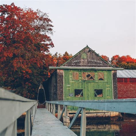 camden-maine-boathouse-fall-foliage-craig-mackay-photography-jess-ann ...