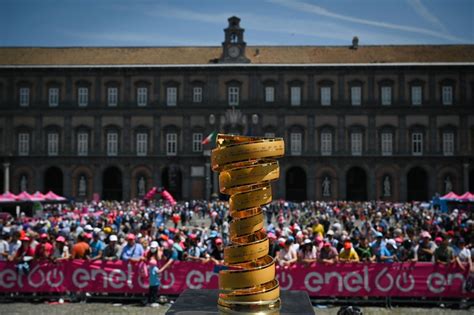 Giro D Italia A Napoli Da Pompei Al Vesuvio Passando Per La