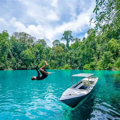 Labuan Cermin Danau Dua Rasa Sebening Kaca Indonesiajuara