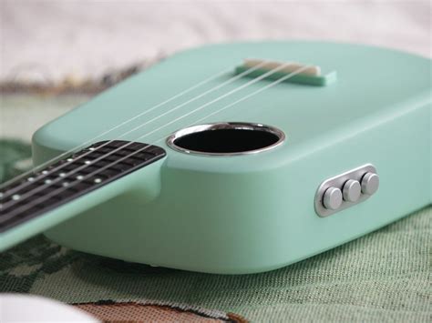 Populele 2 Pro je nové špičkové 23" smart ukulele z uhlíkových vlákien