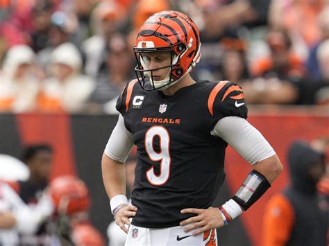 Cincinnati Bengals Qb Joe Burrow Carted Off Field During Training Camp