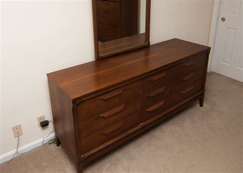 Vintage Bassett Furniture Dresser With Mirror Ebth