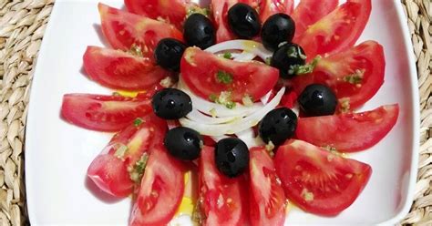 Ensalada De Tomate Pimientos Asados Cebolla Y Aceitunas Receta De Hoy