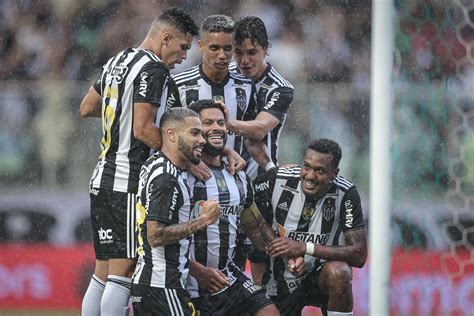 Vitória na estreia Clube Atlético Mineiro