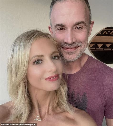 Sarah Michelle Gellar Cozies Up To Husband Freddie Prinze Jr As They