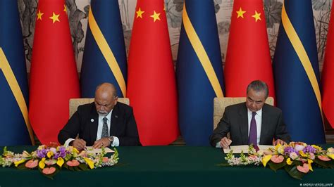 Nauru snubs Taiwan, resumes diplomatic relations with China – DW – 01 ...