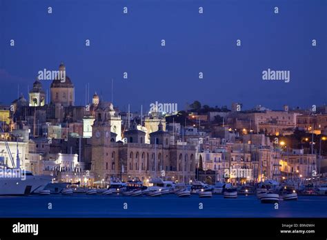 Vittoriosa Marina Grand Harbour Valletta Malta at Night Stock Photo - Alamy