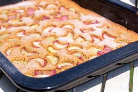 Rhabarberkuchen Vom Blech Glutenfrei Meergruenes Brot Und Meer