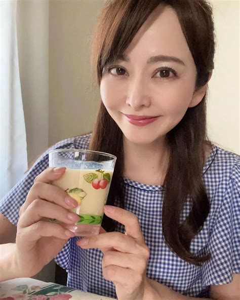 森雅子さんのインスタグラム写真 森雅子instagram 「 おはようございます。 連日猛暑が続いてますね☀️ 外出から帰るとまず