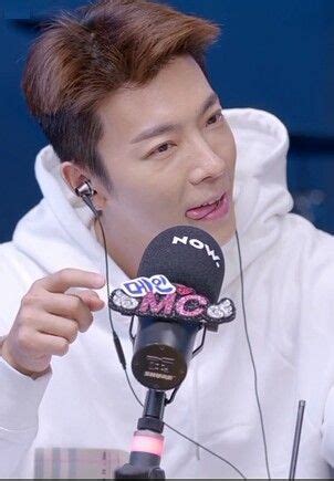 Pin On Kpop Lee Donghae Earbuds Kpop