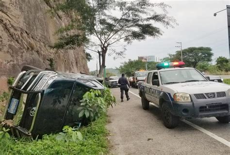 Mujer Se Accidenta Al Domirse Y Perder El Control De Su Veh Culo