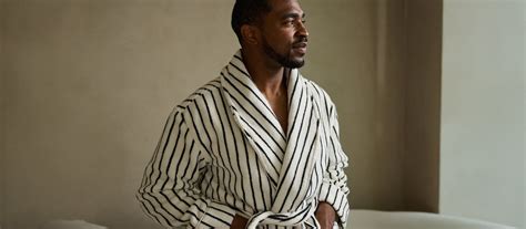 Best After-Shower Robes: Cozy Comfort for You - Hunter Games Magazine