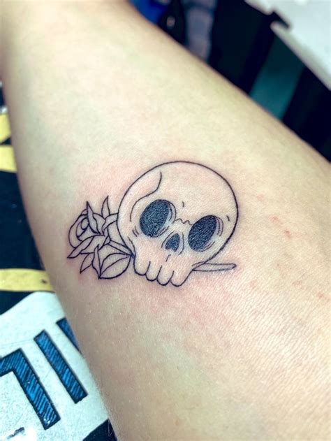 Ethan Nestor Tattoo Memento Mori Tattoo Tattoos Small Skull Tattoo