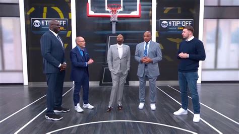 Inside The Nba Viewers Spot Kenny Smiths Inverted Knees And Beg Tnt